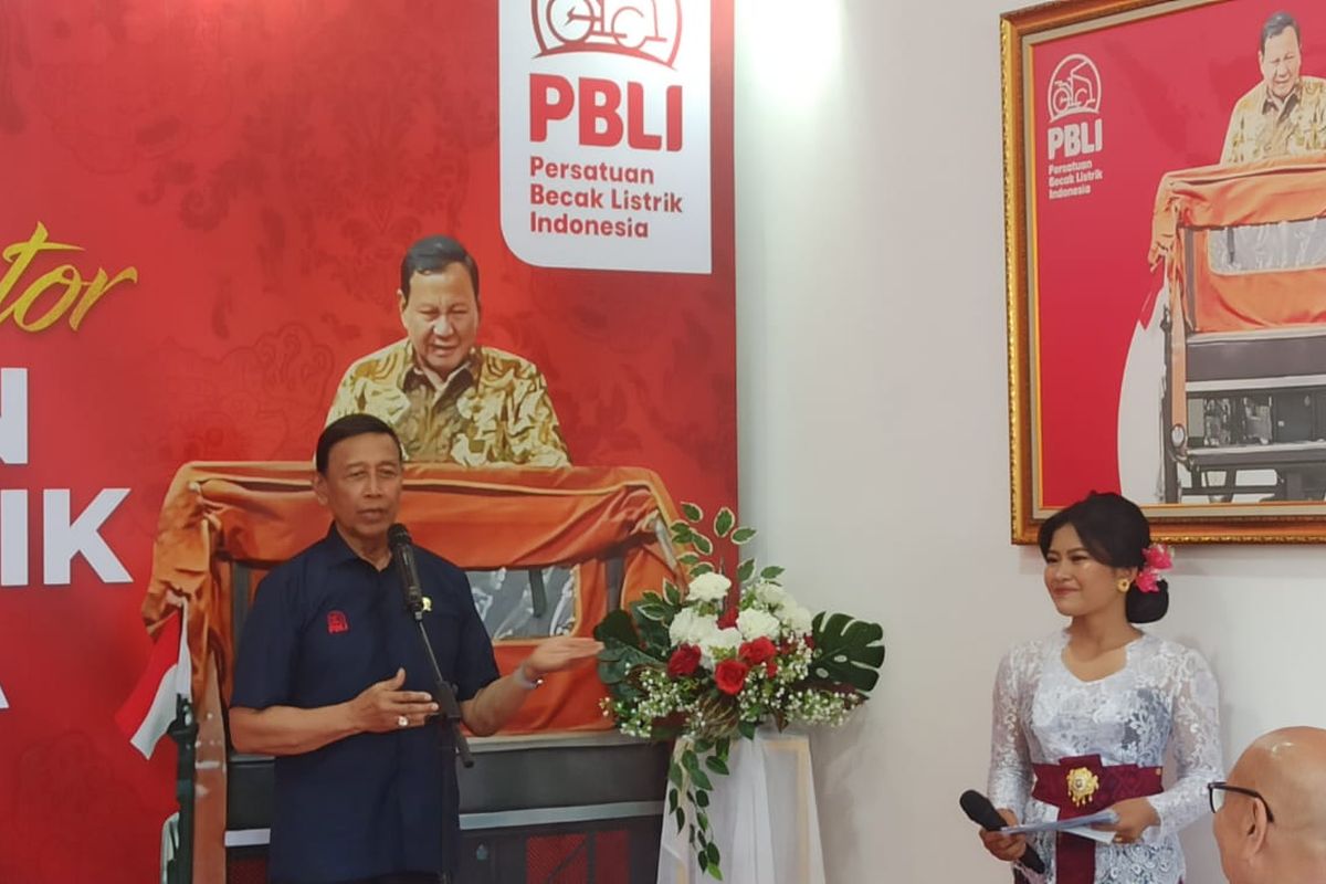 Penasihat Khusus Presiden Bidang Politik dan Keamanan, Jenderal TNI (Purn), Wiranto, saat meresmikan kantor Persatuan Becak Listrik Indonesia (PBLI) di Denpasar, Bali, pada Selasa (29/10/2024). KOMPAS.com/ Yohanes Valdi Seriang Ginta