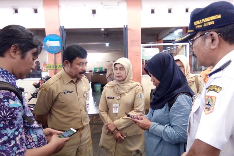 Budi Wibowo, asisten III Bidang Administrasi Sekda Pemprov Jateng saat memberikan keterangan terkait kesiapan mudik Lebaran di Jateng,  Senin (4/6/2018).