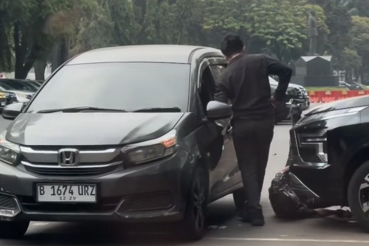 Viral Pria Diduga Cek Nomor Rangka Mobil Parkir di GBK, PPK Lakukan Investigasi