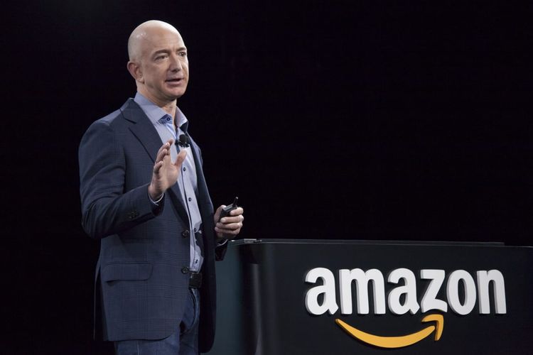 Jeff Bezos Orang Terkaya Di Dunia Memakai Sepatu Dan Jam Tangan Apa Halaman All Kompas Com