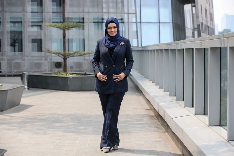 Penyanyi asal Malaysia, Siti Nurhaliza berkunjung ke Kantor Redaksi Kompas.com di Menara Kompas, Jakarta, Jumat (9/8/2019).