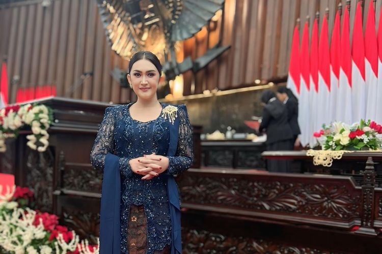 Nafa Urbach hadir dalam pelantikan anggota DPR RI.