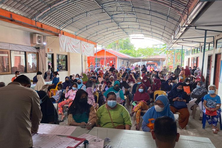 Kementerian Sosial (Kemensos) salurkan Bantuan Langsung Tunai (BLT) minyak goreng di kepada 64.354 keluarga penerima manfaat (KPM) di Kepulauan Riau (Kepri).