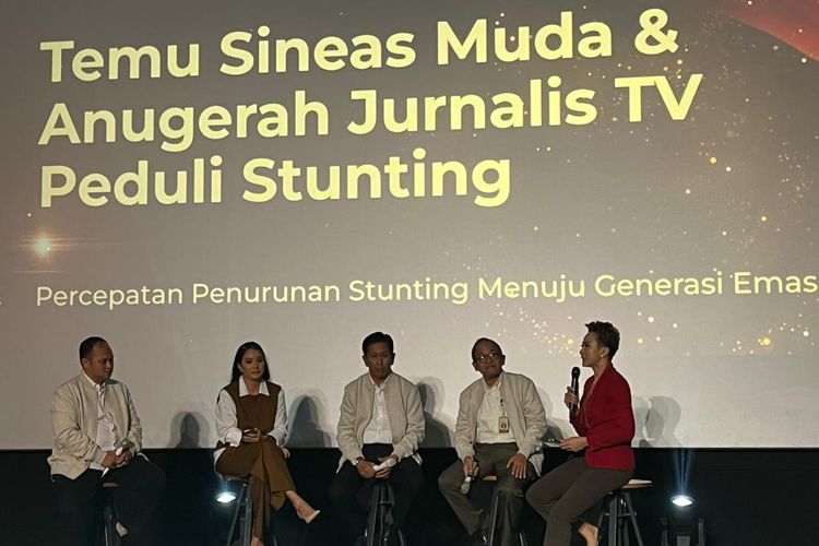 Marcella Zalianty dalam acara Talkshow ?Temu Sineas Muda & Anugerah Jurnalistik TV Peduli Stunting, yang sekaligus dirangkai dengan Penandatanganan memorandum of understanding (MoU) BKKBN dengan Radio Republik Indonesia (RRI) dan Ikatan Jurnalis Televisi Indonesia (IJTI), di CGV Central Park Mall, Kota Jakarta Barat (Jakbar), Daerah Khusus Ibu Kota (DKI) Jakarta, Kamis (14/12/2023).