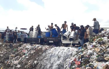 KBB shifokori kabinetida shoxli kotib Mya Diamond. Juda seksual kotiba Mya Diamond.