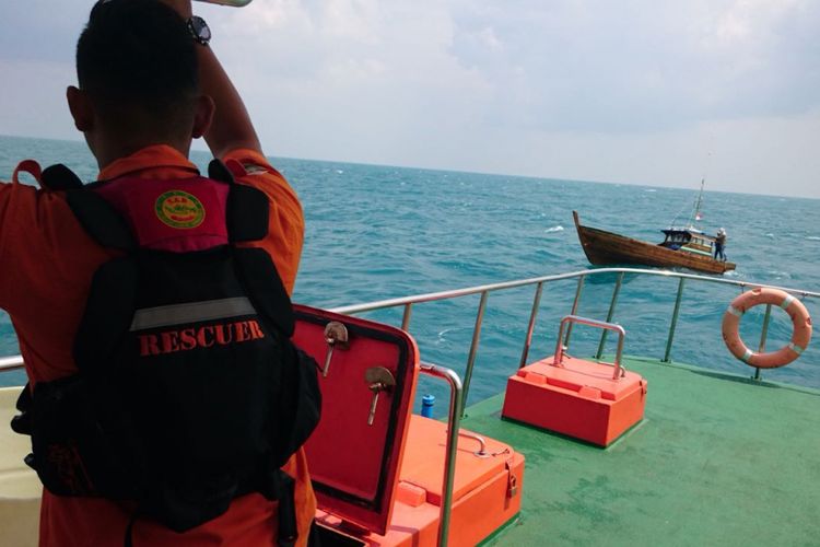Tim SAR Badan Nasional Pencarian dan Pertolongan (BNPP) Kelas I A Tanjungpinang tengah melakukan pencarian satu Perahu Pancung Nelayan Bintan yang hilang kontak di Perairan KIjang, Bintan, Kepri