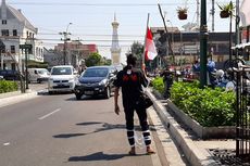 Kecewa Jokowi Setujui Revisi UU KPK, Aktivis Anti Korupsi Jalan Mundur dengan Mata Tertutup dan Kaki Diikat