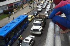 Menyambung Hidup, Spider-Man Ini Beraksi di Jalanan Kolombia