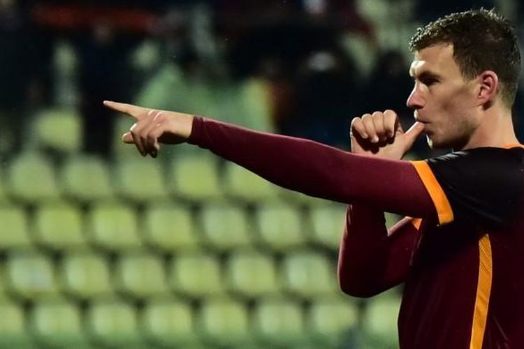 Edin Dzeko akhiri paceklik gol saat AS Roma menang 3-1 di kandang Carpi, Jumat (12/2/2016).