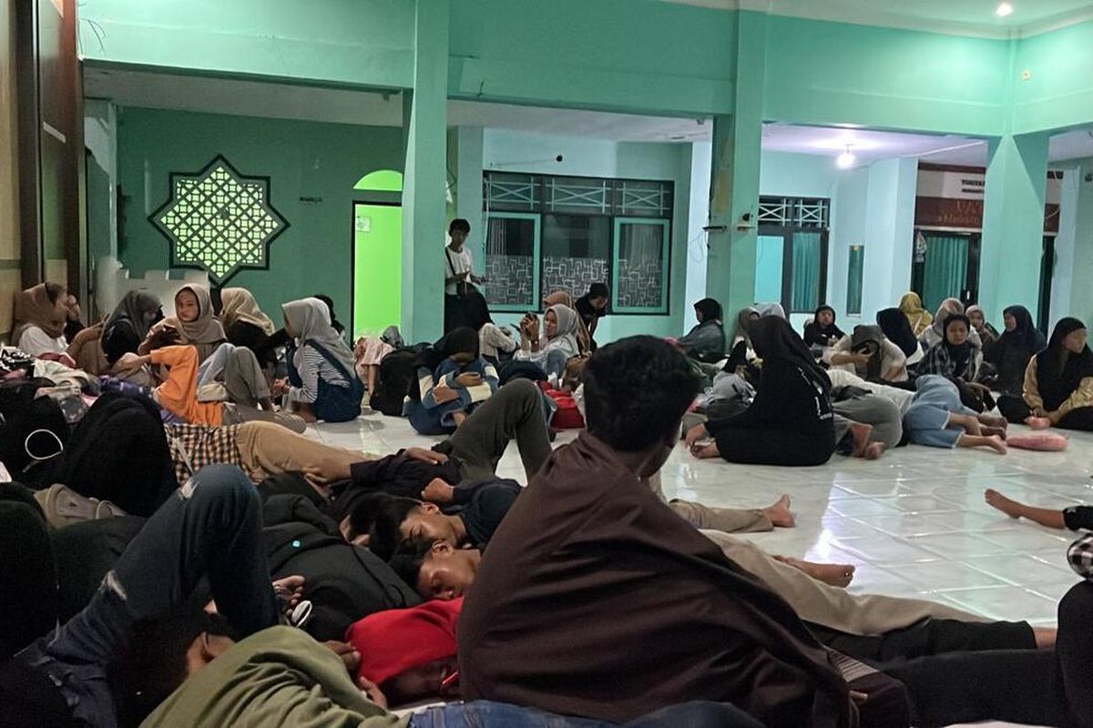 MENGINAP: Siswa-siswa saat diinapkan di kantor Kemantren Gondomanan, DIY, Selasa (28/5/2024)