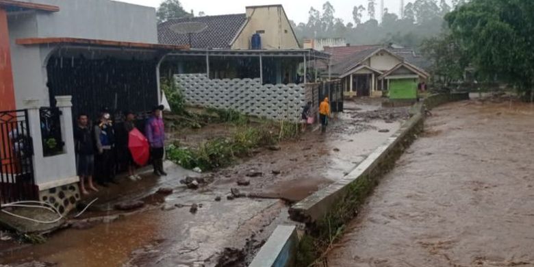 Berita Harian Banjir-di-garut Terbaru Hari Ini - Kompas.com