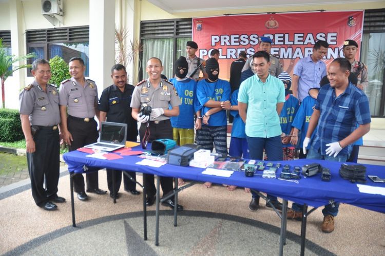 Sebanyak tujuh pencuri yang beraksi di wilayah hukum Polres Semarang berhasil dibekuk aparat kepolisian. Mereka melakukan aksinya di beberapa lokasi selama kurun waktu Januari-Pebruari 2018.