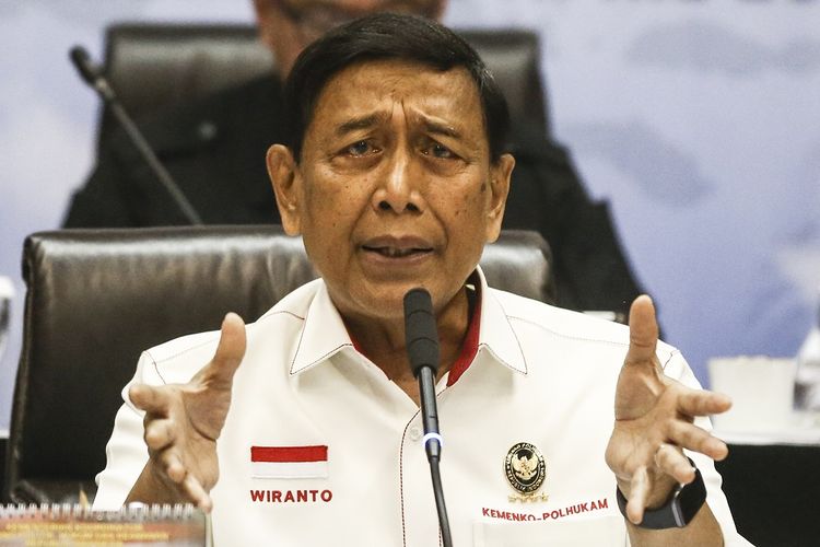 Menko Polhukam Wiranto memberikan arahan saat memimpin rapat koordinasi kesiapan akhir pengamanan tahapan pemungutan dan perhitungan suara Pileg dan Pilpres Tahun 2019 di Jakarta, Senin (15/4/2019). ANTARA FOTO/Nova Wahyudi/ama.