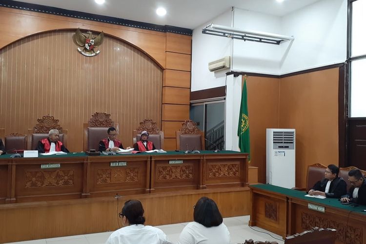 Nunung dan Suami, July Jan Sambiran jalani sidang tuntutan di Pengadilan Negeri Jakarta Selatan, Rabu (13/11/2019)