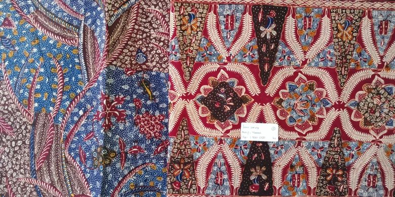 Batik 3 negara atau batik syafaiyah dari Batang, dengan motif khasnya dan tiga warna yang selalu melekat, diambil di Sentra Bati Safaiyah, Batang, Jawa Tengah, Rabu (2/5/2018).