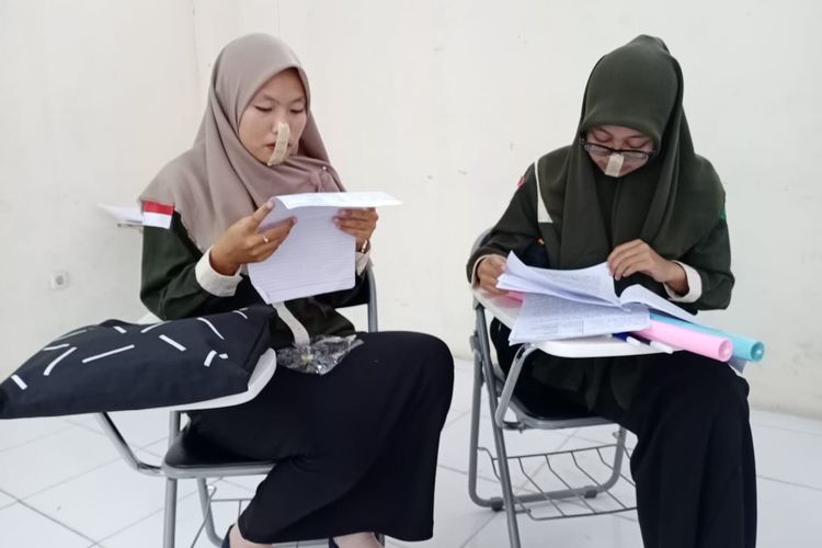 Metode Plester Mulut membaca sunyi dan PR KOKO menjadi salah satu strategi dosen IAIN, Abdul Razak, Samarinda, Kalimantan Timur guna membantu mahasiswa mempertajam kemampuan analisa mempersiapkan skripsi.  