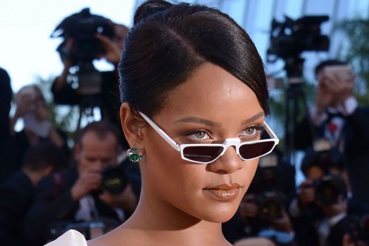 Kacamata retro Rihanna