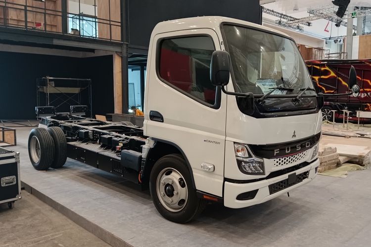 Booth Mitsubishi Fuso di GIIAS 2025