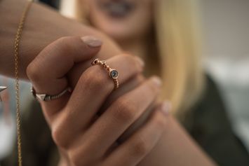 Arti Mimpi Pakai Cincin Emas, Pertanda Buruk atau Baik?