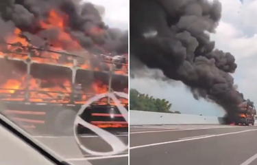 Tangkapan layar video yang menampilkan truk tronton pengangkut puluhan sepeda motor mengalami kebakaran di Jalan Tol Trans Jawa.