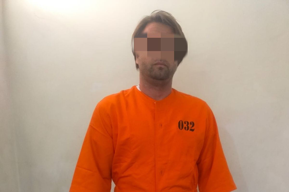 GK (41), pria warga negara Rusia ditangkap polisi karena menganiaya seorang warga berinisial PM (53), di sebuah perumahan, Kelurahan Jimbaran, Kecamatan Kuta Selatan, Kabupaten Badung, Bali. /Dok. Humas Polda Bali