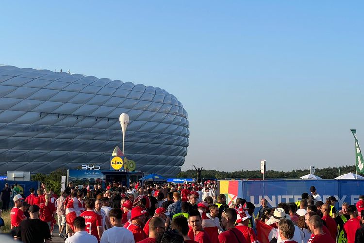 Euro 2024: Potret Antusiasme Fans Denmark-Serbia Banjiri Allianz Arena