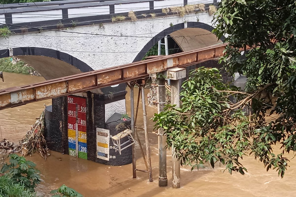 Kondisi air di pintu air Depok saat ini terpantau kembali normal, setelah sebelumnya dalam keadaan siaga 1, Kamis (2/1/2020)