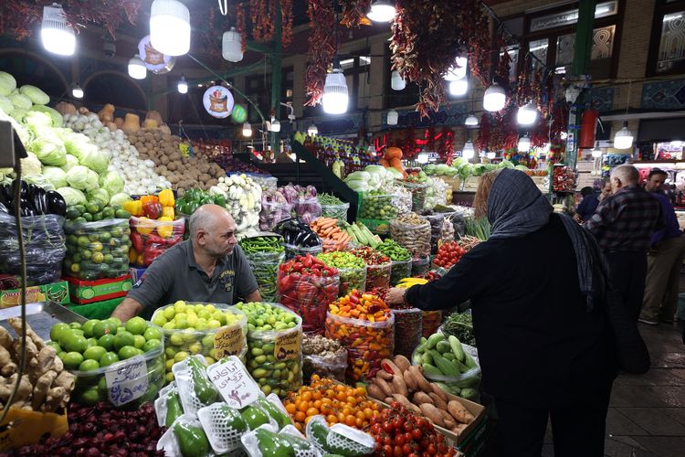 Ekonomi Iran Makin Limbung: Pasar Sunyi Sepi, Pengunjung Cuma Lihat-lihat