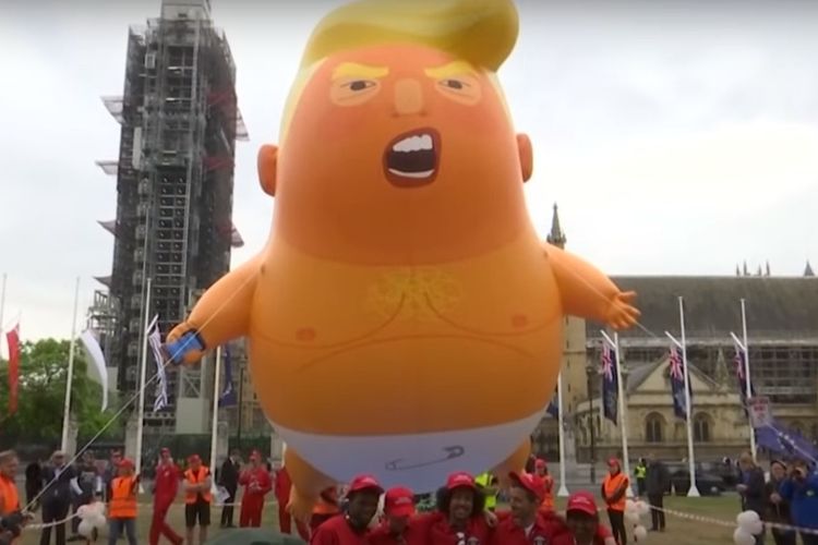 Saat balon udara bayi Trump akan diterbangkan di Parliament Square.
