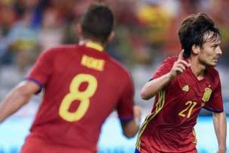 David Silva merayakan gol Spanyol pada pertandingan persahabatan kontra Belgia di Brussels, Kamis (1/9/2016).