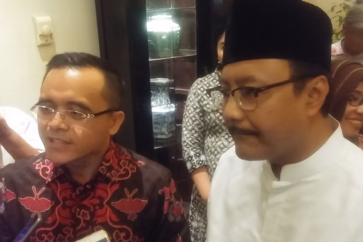 Pasangan bakal calon Gubernur dan Wakil Gubernur Jatim, Saifullah Yusuf (Gus Ipul) di kanan - Abdullah Azwar Anas (kiri)