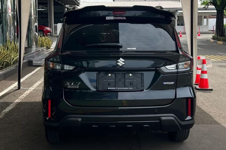 Suzuki XL7 Hybrid Alpha Kuro