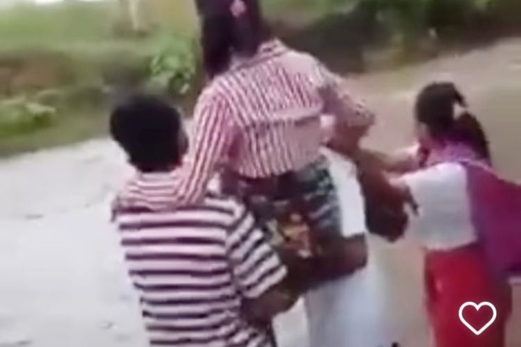 750px x 500px - Video Viral Ibu Hamil Digendong Menyeberangi Sungai, Ini Kata Dinkes Lombok  Tengah