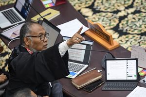 Sidang MK, Bambang Widjojanto 'Walk Out' Saat Eddy Hiariej Hendak Beri Keterangan