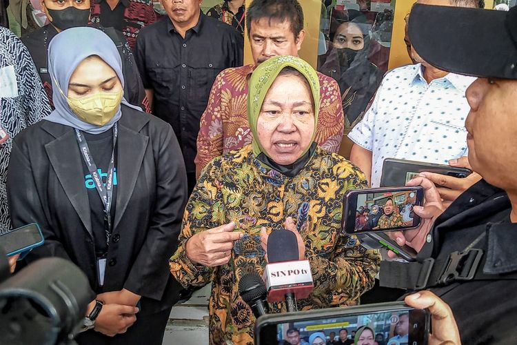 Menteri Sosial Tri Rismaharini saat ditemui di Balai Wyataguna Kota Bandung, Selasa (21/2/2023).