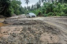 Banjir Lumpur dan Bebatuan Tutup Jalan Lintas Seram, Lalu Lintas Terganggu
