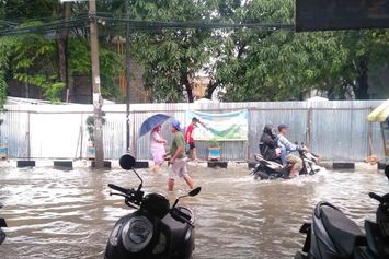 Banjir Datang, Aktivitas Tak Mesti Ikut Terhenti