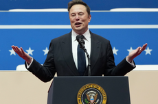 Sampah yang Penuhi Jalan Dekat Stasiun Depok Baru Makin Parah Setahun Terakhir