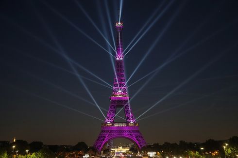 Berusia 130 Tahun, Menara Eiffel Dihiasi Atraksi Laser yang Memukau