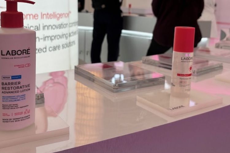 Melalui LABORÉ DERMALAB: The 1st Skin MCU (Microbiome Check-Up) in Southeast Asia, LABORÉ membawa akses perawatan kulit dari dermatologist ke lebih banyak orang untuk berbagai kondisi kulit. 

