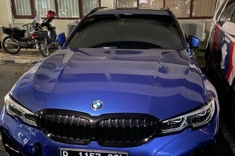 Mobil BMW yang menabrak polisi di Jalan Sisingamangaraja, Kebayoran Baru, Jakarta Selatan pada Minggu (10/10/2021) sekitar pukul 02.39 WIB telah ditahan