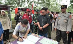 Dorong Jajak Keroncong Jadi Produk Unggulan, Wabup Kukar Salurkan 42 Rombong kepada Pedagang