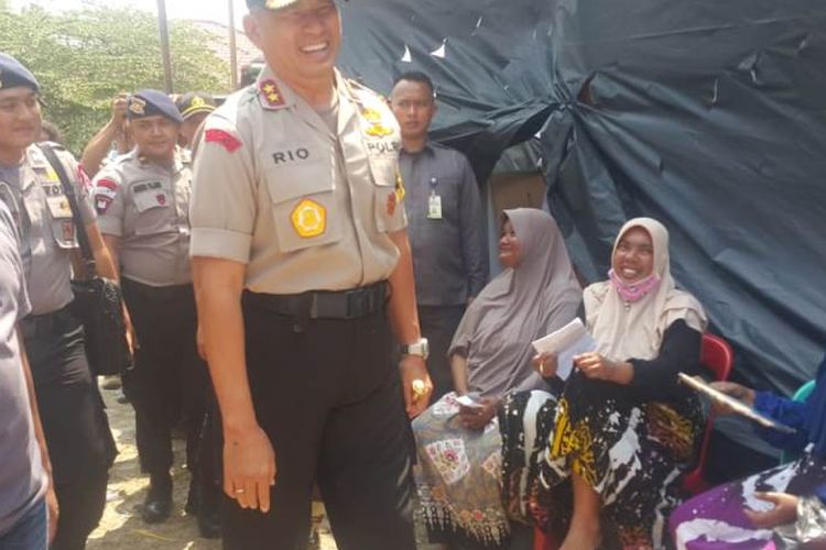 Kapolda Aceh Irjen Pol Rio S Djambak mengunjungi Tempat Pemungutan Suara (TPS) di Desa Pusong Lama, Kecamatan Banda Sakti, Kota Lhokseumawe, Kamis (18/4/2019)