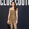 Seksi, Anne Hathaway Pakai Dress dan Legging Bermotif Macan Tutul