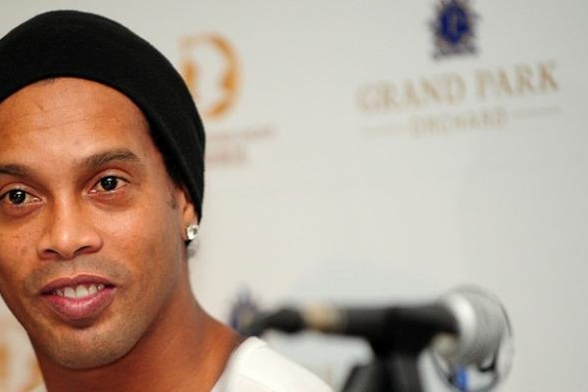 Eks pemain Barcelona dan AC Milan, Ronaldinho.