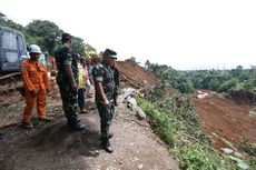 BERITA FOTO: KSAD Dudung Tinjau Lokasi Longsor Cianjur