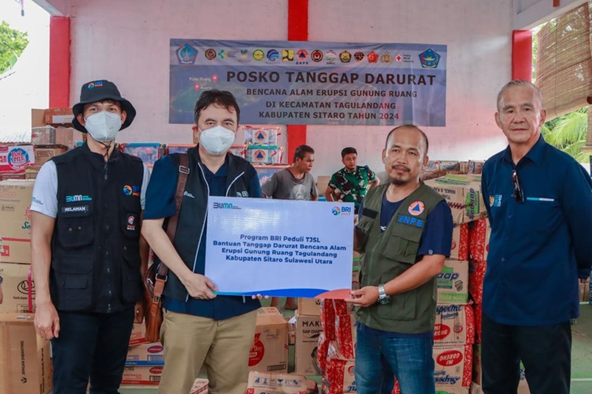 PT Bank Rakyat Indonesia (Persero) Tbk (BRI) melalui program corporate social responsibility (CSR) BRI Peduli mengulurkan bantuan kepada warga yang terdampak erupsi Gunung Ruang di Kabupaten Kepulauan Siau Tagulandang Biaro (Sitaro), Provinsi Sulawesi Utara (Sulut).