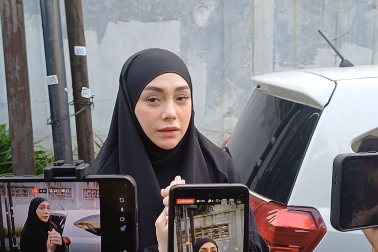 Bertetangga, Celine Evangelista Kaget Dengar Suami Najwa Shihab Meninggal