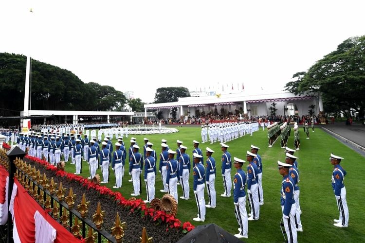 Suasana upacara Peringatan Detik-Detik Proklamasi dalam rangka Hari Ulang Tahun (HUT) ke-77 Kemerdekaan Republik Indonesia di Istana Merdeka, Jakarta, pada Rabu (17/8/2022). 
