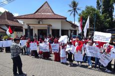 PKL Borobudur Gelar Demo, Tuntut TWC Akomodasi Lapak di Kampung Seni